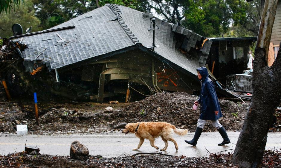Rain continues to fall on the flood-damaged area in Montecito, CA where many residents have evacuated. Robert Gauthier, Los Angeles Times/Getty Images