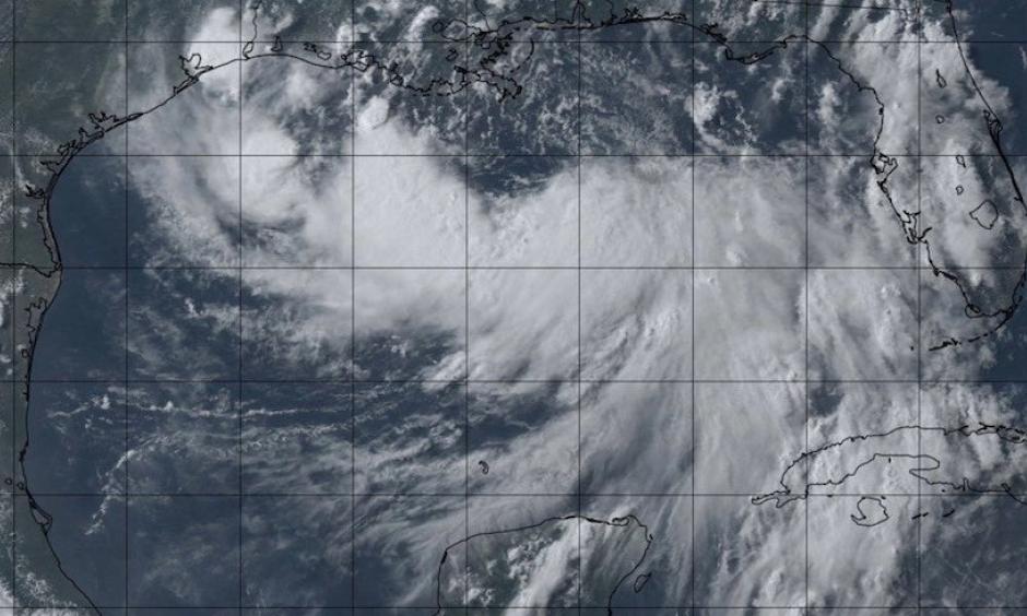 Natural-color satellite image of Tropical Storm Barry at 2155Z (5:55 pm EDT) Thursday, July 11, 2019. Credit: tropicaltidbits
