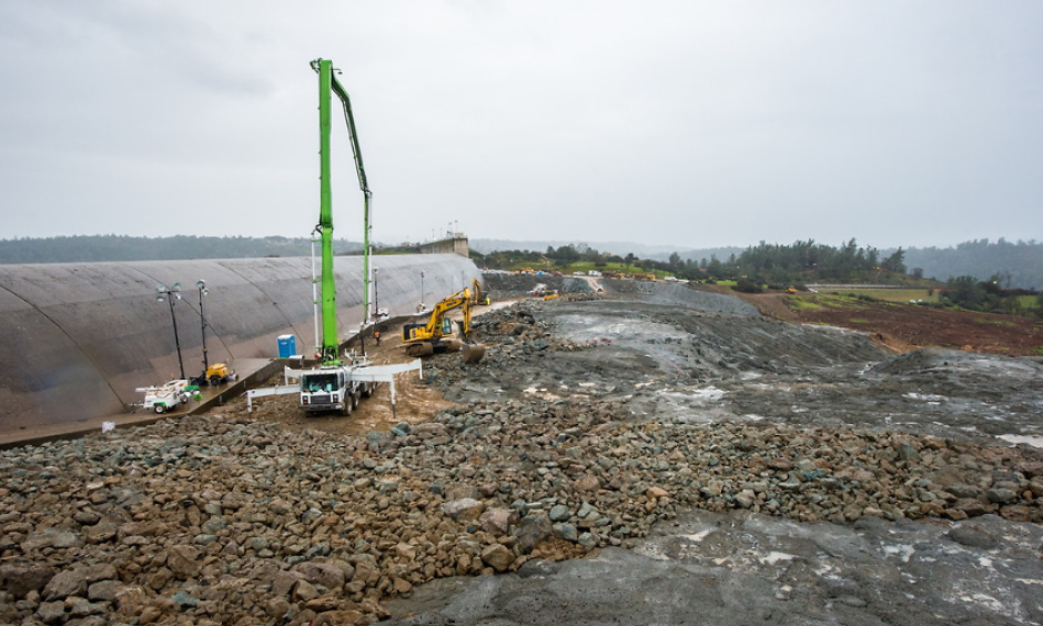 Repairs on damaged Oroville Dam spillway on February 19, 2017. Image: CDW