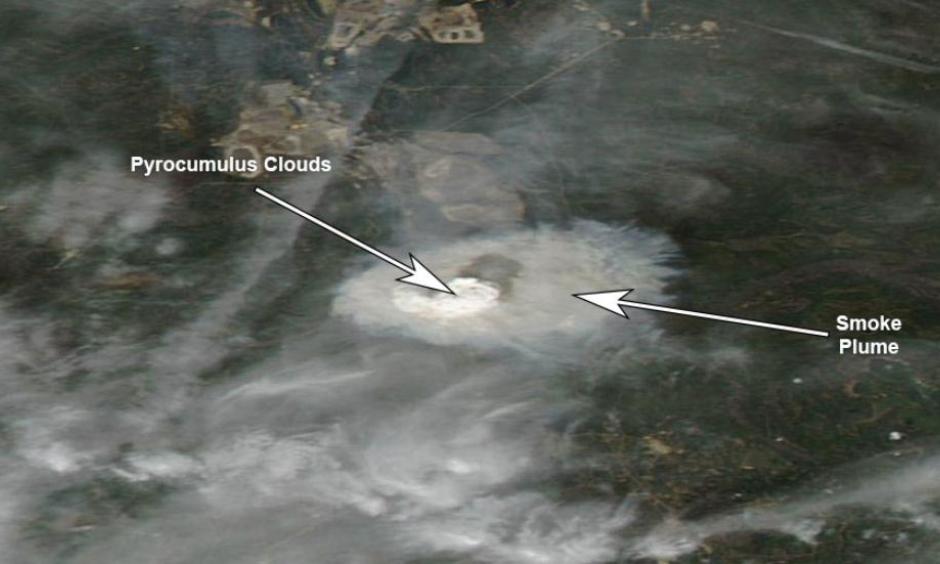 Fort McMurray wildfire smoke plume and pyrocumulus clouds on May 3, 2016. Image: NASA