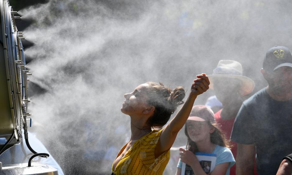 Now THAT's how you cool off. Photo: AP