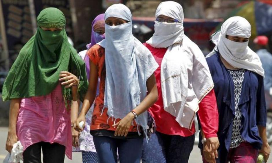 Girls, with faces covered to protect themselves from sun stroke, walk along a road on a hot summer day in Allahabad, India, May 29, 2015. Image:Jitendra Prakash, Reuters