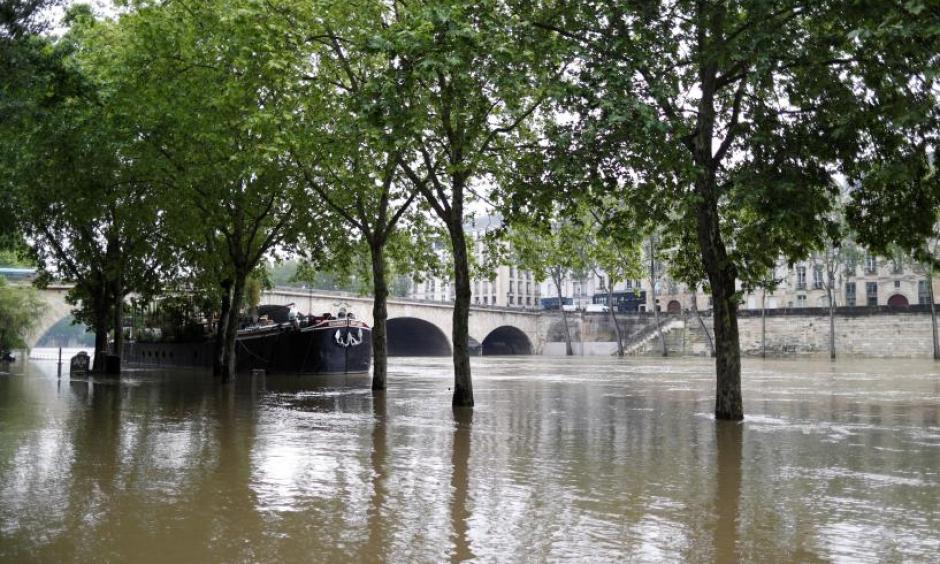 General view of the flooded river-side of the River Seine in central Paris with the 'Ile Saint-Louis' in the background. Photo: Charles Platiau