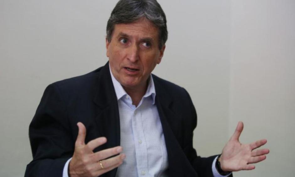 Peru's post-flooding reconstruction czar Pablo de la Flor speaks during an interview at the Reuters Latin American Investment Summit in Lima, Peru, August 10, 2017. Photo: Mariana Bazo
