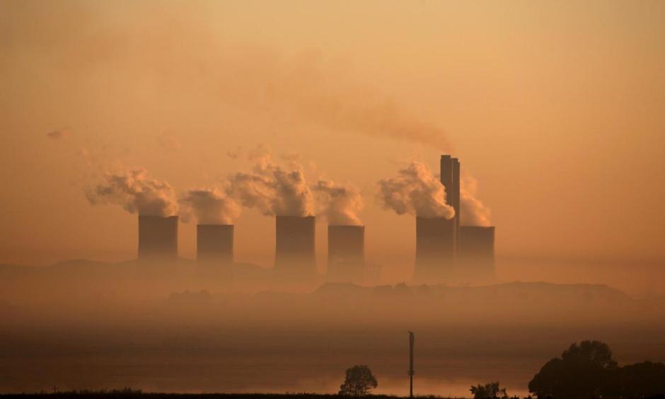 Steam rises at sunrise from the Lethabo Power Station, a coal-fired power station owned by state power utility ESKOM near Sasolburg, South Africa, March 2, 2016. Photo: Siphiwe Sibeko, Reuters