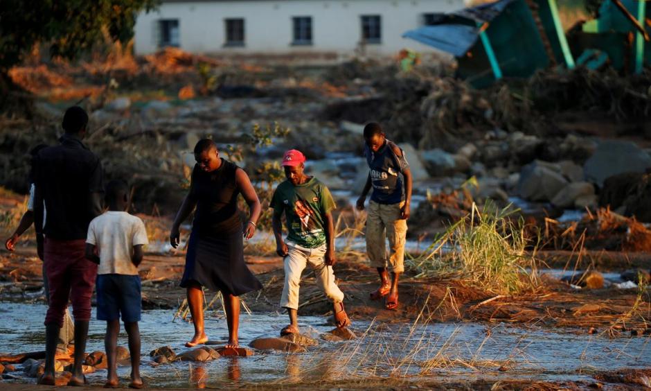 File photo: Survivors of cyclone Idai arrive at Coppa business centre to receive aid in Chipinge, Zimbabwe, March 26, 2019. Photo: Philimon Bulawayo, Reuters