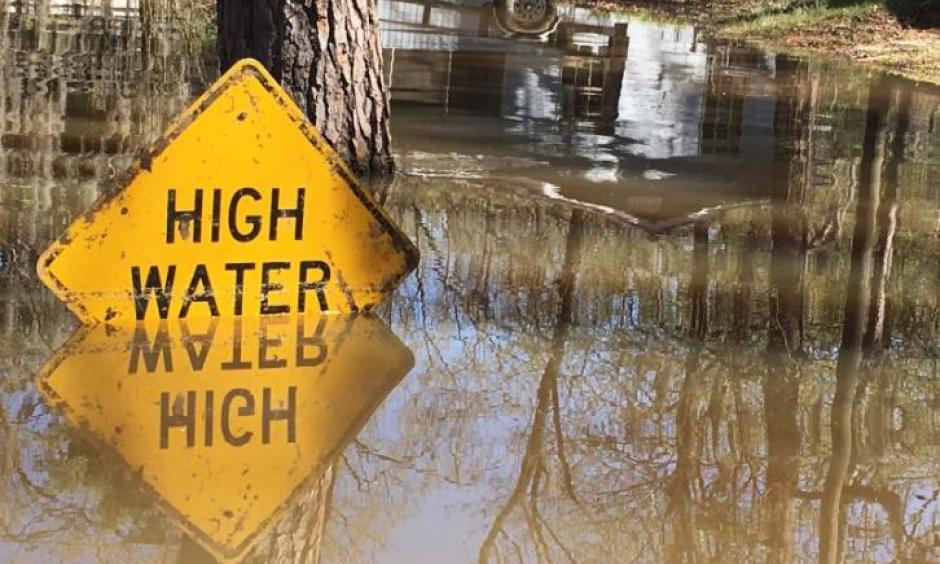 A high water sign is submerged near Lake Bistineau in Webster Parish, Louisiana March 14, 2016. Photo: Therese Apel, Reuters