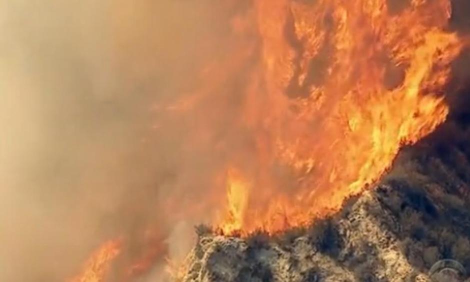 Santa Clarita wildfire. Photo: CBS News