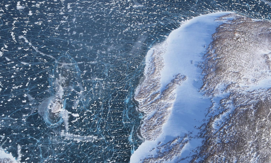 Photo from eight-hour NASA Operation IceBridge research flight monitors Arctic ice loss over Greenland's ice sheet. Photo: Mario Tama, Getty Images