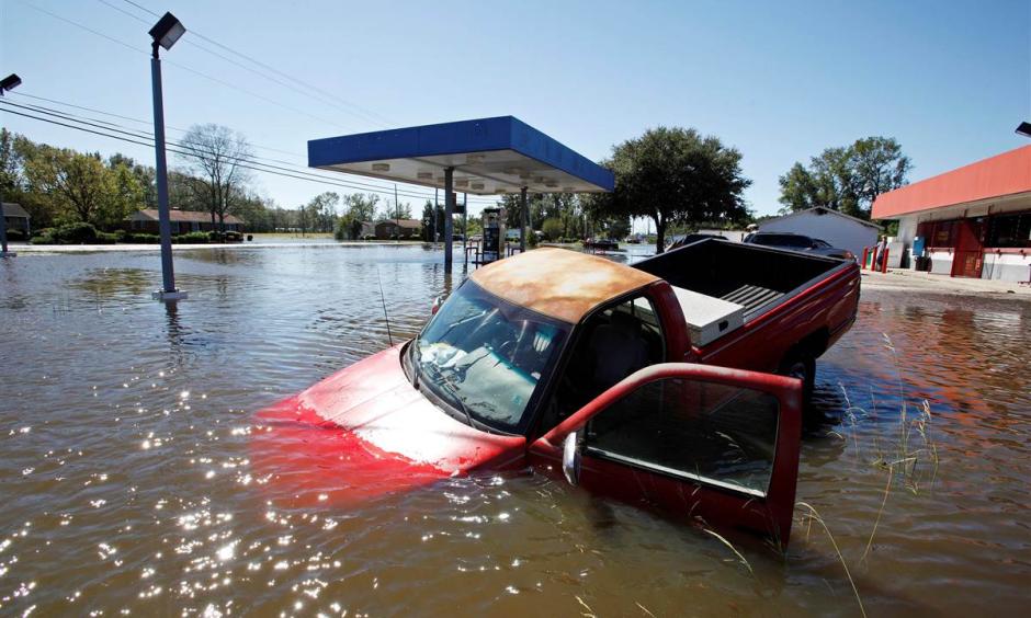 An abandoned truck lies in submerged waters after Hurricane Matthew hit Lumberton, North Carolina. Photo: Jonathan Drake / Reuters