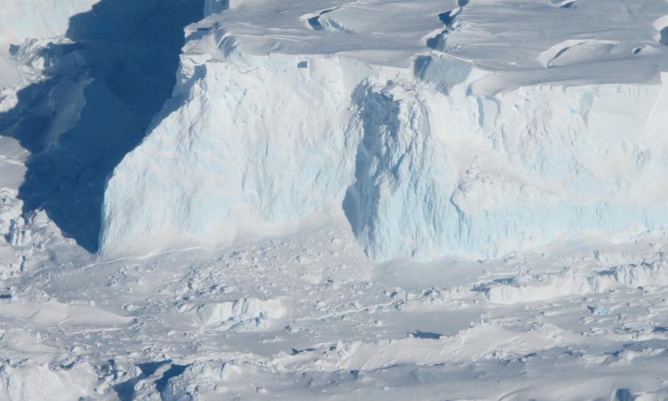 An edge of the Thwaites Ice Shelf in Antarctica. Photo: Jim Yungel/ NASA