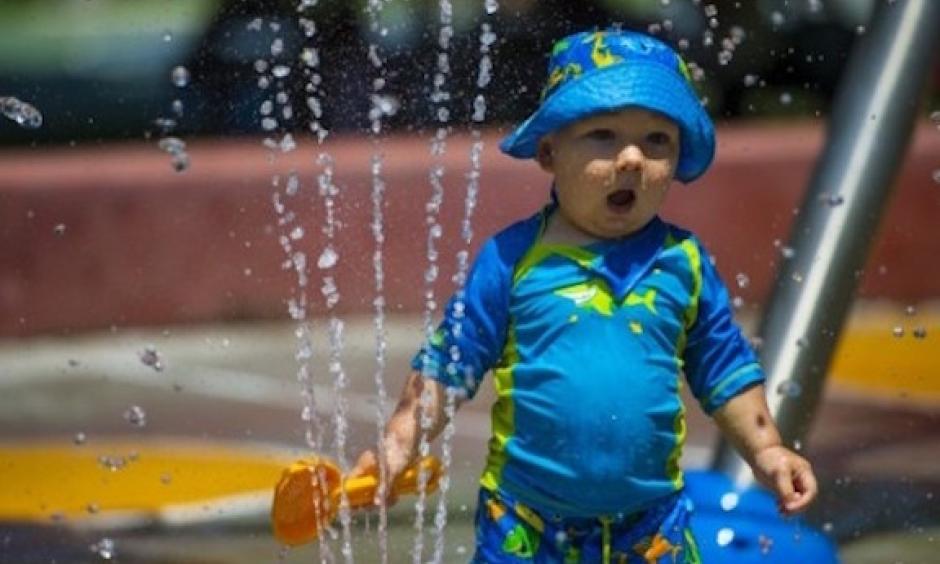 Fyodor Shabalin, of Rosslyn, Va., cools off on a hot summer day. Photo: Ricky Carioti / The Washington Post