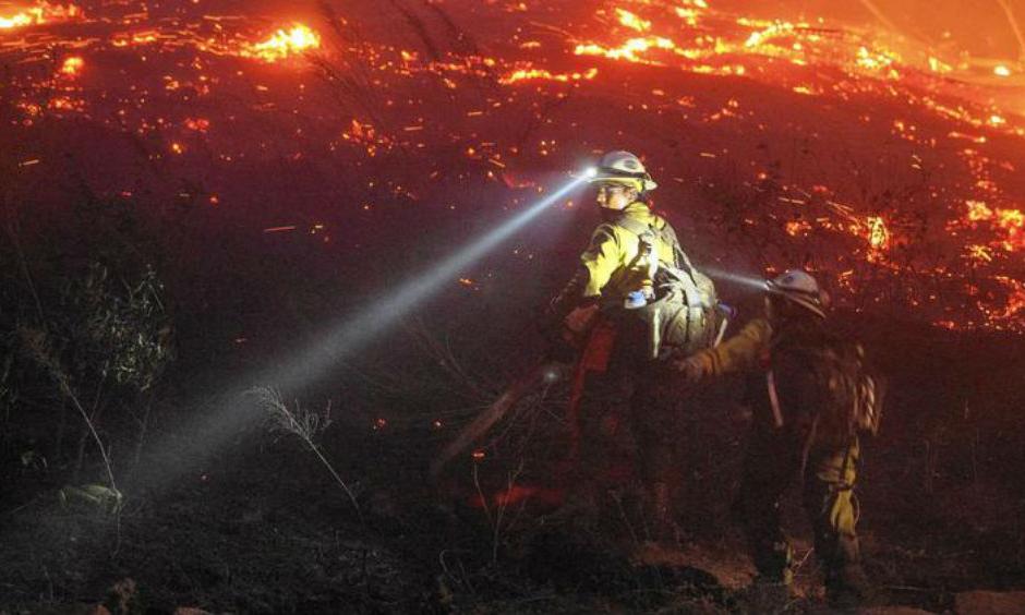 U.S. Forest Service firefighters cut brush near houses in northern Wenatchee, Wash. (Don Seabrook / Wenatchee World)