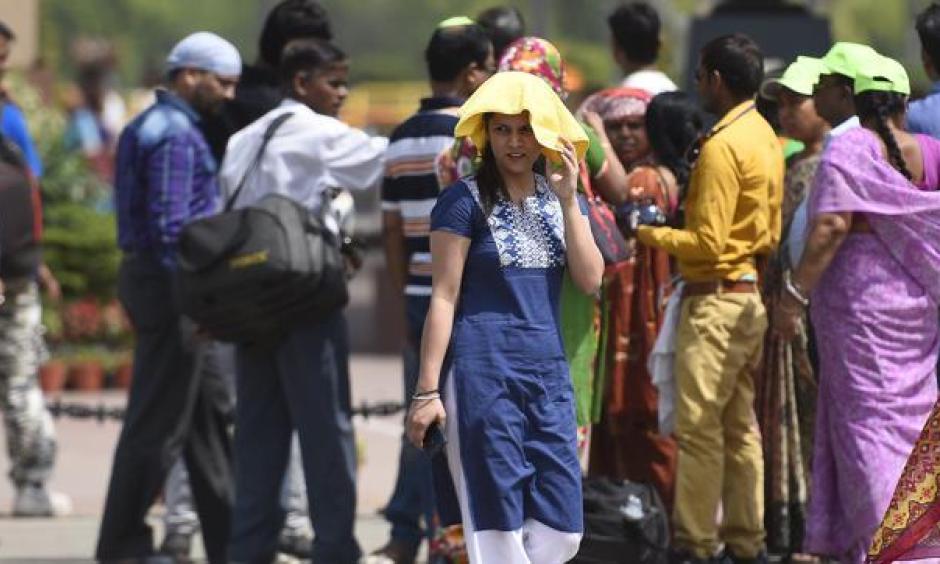 The met department has forecast a harsh and warmer summer this year which means Telangana will have to endure the scorching heat for the next two months. Photo: Sonu Mehta, HT File Photo