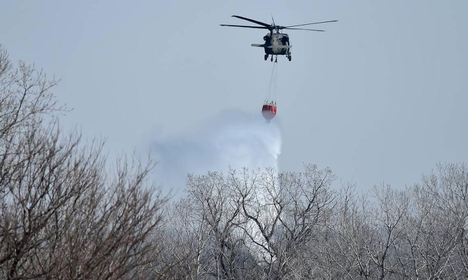 As large wildfires in Hutchinson, Kan., continue to burn, fire crews work to get them under control. Some residents that have been evacuated are returning. Photo: Jill Toyoshiba, The Kansas City Star