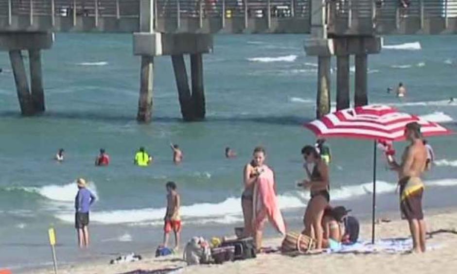 The beach at Lake Worth pier. Photo: WPTV