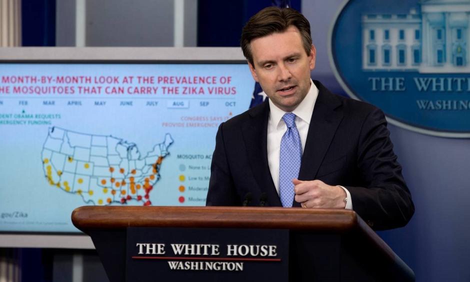 White House Press Secretary Josh Earnest presented maps showing the danger of Zika. Photo: Carolyn Kaster, AP