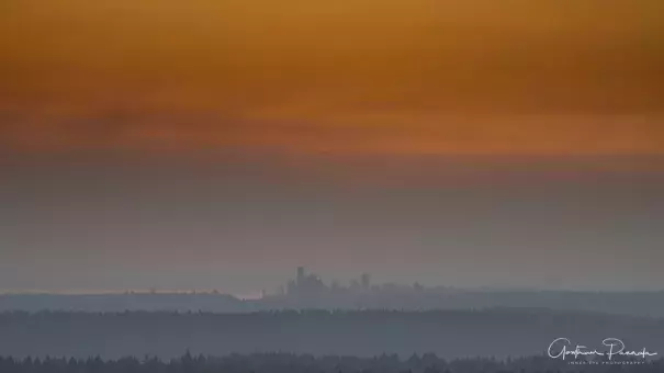 Smoke from wildfires in BC and extreme heat create a haze over Seattle in early August 2017. Photo: InnerEye Photography