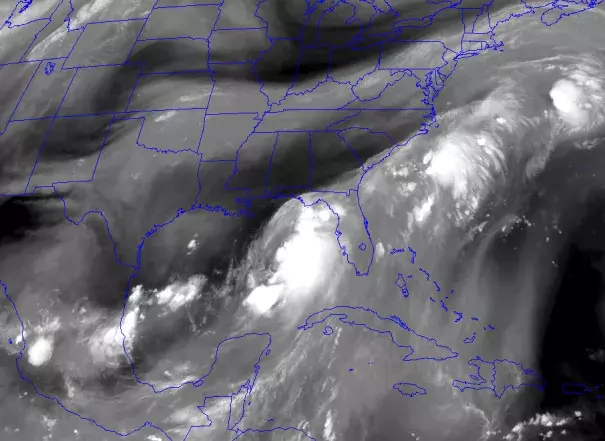 http://www.ssec.wisc.edu/data/geo/index.php?satellite=east&channel=wv&coverage=conus&file=gif&imgoranim=8&anim_method=flash