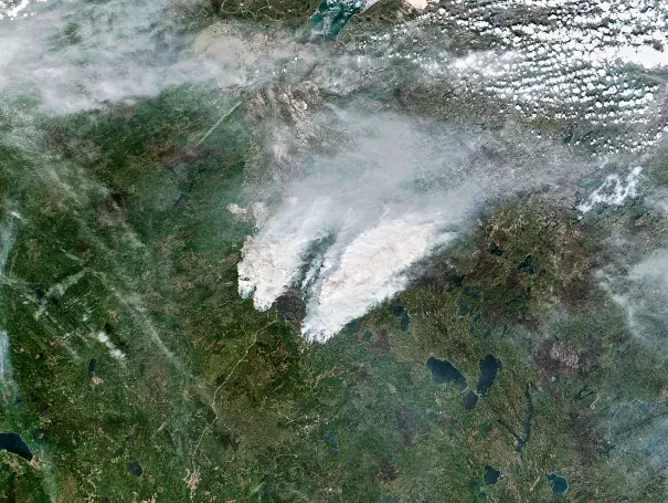 The Suomi-NPP satellite captured this image of active fires near Fort McMurray, Canada, in May 2016. Photo: NASA Earth Observatory