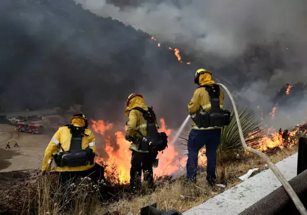 Firemen put water on a brush fire that burns near the La Tuna Canyon off ramp of the 210 freeway. Tujunga, CA 9/1/2017. Photo: John McCoy, Los Angeles Daily News/SCNG