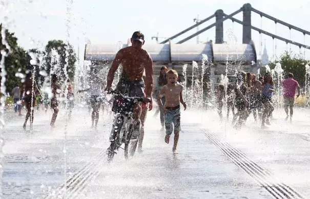Krymskaya Embankment in central Moscow. Photo: Anton Novoderezhkin