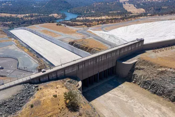 The Oroville Dam spillway at Lake Oroville during a drought in 2021. (Credit: David Paul Morris/Bloomberg)