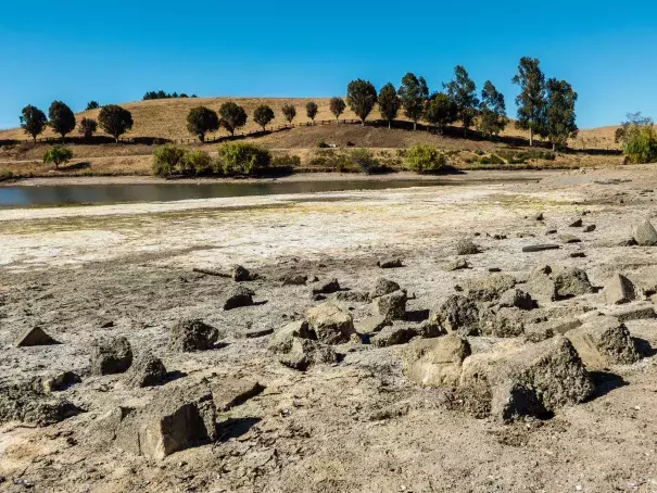 Sandy Wool Lake impacted by the drought. Photo: Don DeBold, Flickr