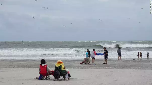 Beachgoers endure high winds and flying sand on Labor Day weekend at Atlantic City. Photo: CNN