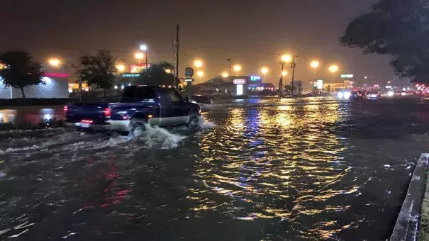 Residents cope with rain and flooding in Galveston County. Photo: ABC13