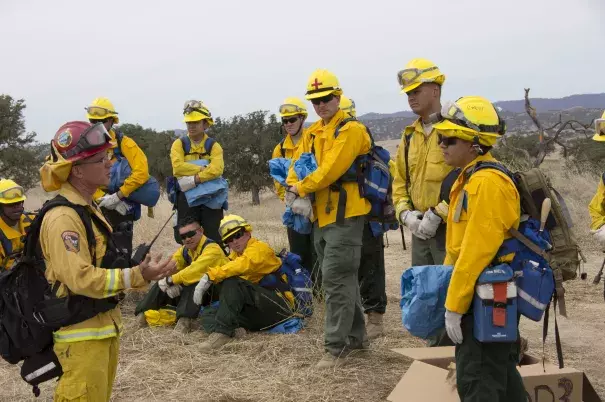 CAL FIRE captain explains to California Army National Guard hand crew the dangers of radiant heat. Image: Spc. Sigmund Rakiec, U.S. Army National Guard