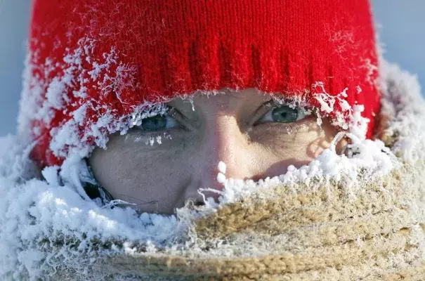 Frozen breath formed ice around the face of a Minneapolis resident on Wednesday, Photo: Reuters