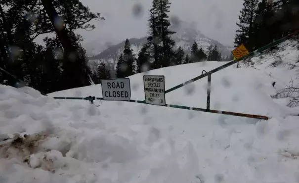 State Highway 28, which rings Lake Tahoe, is closed by snow at Crystal Bay, Calif. on Saturday. Photo: Bob Strong, Reuters
