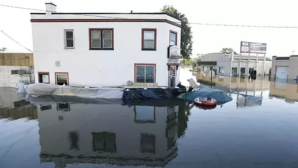 The Tornado's Grub & Pub sits surrounded in flood waters from the Cedar River, Tuesday, Sept. 27, 2016, in Cedar Rapids, Iowa. The city hastily erected 9.8-mile system of Hesco barriers and earthen berms was largely holding back the Cedar River, which was cresting at its second-highest level in history. Photo: Charlie Neibergall, AP