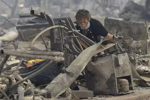 Kristine Pond reacts as she searches the remains of her family's home destroyed by wildfires in Santa Rosa, CA, Monday, October 9, 2017. Photo: Jeff Chiu, AP