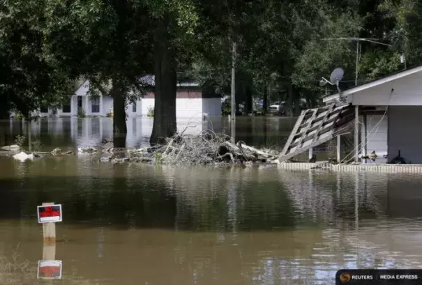 Flooded homes are seen in St. Amant, La., on Aug. 15, 2016. Photo: Jonathan Bachman, Reuters