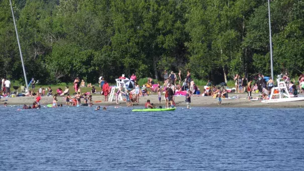 Summer day at Jewel Lake Park in western Anchorage, Alaska. Image: Luke Jones, Flickr