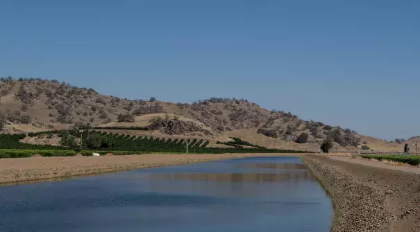 Friant-Kern canal, the usual source of irrigation for the groves, (Image: Don Barrett, Flickr)