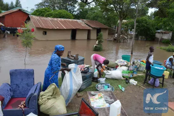 Residents of River Nyando salvage their property after the river burst its banks and caused floods in Kisumu, western Kenya, Nov. 17, 2015. Local residents were displaced and crops destroyed after the heavy rains. Photo: Simbi Kusimba, Xinhua