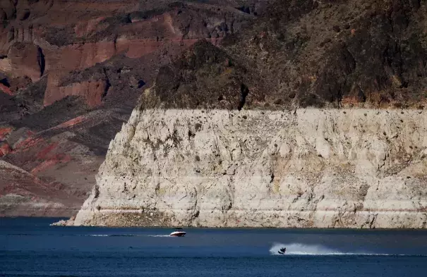 Boaters are dwarfed by a white bathtub ring around Lake Mead. (Credit:Luis Sinco/Los Angeles Times)