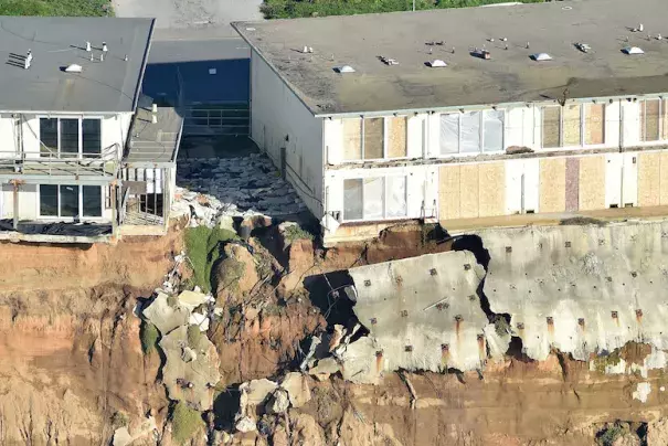 Apartments teetering on the edge of an eroding cliff in Pacifica, California, on Jan. 27. Photo: Josh Edelson/AFP/Getty Images