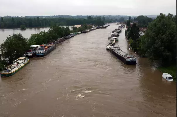 Boats are lined up on the flooded Loing Canal in St Mammes, where the Loing joins the Seine south of Paris, June 2, 2016. Photo: Jerome Delay, AP