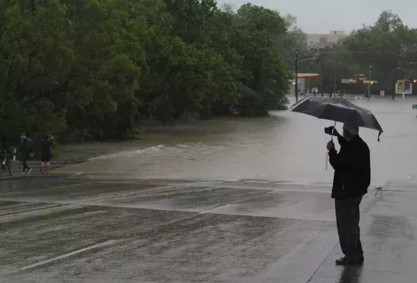 Amid historic flooding, people in Houston are abandoning their waterlogged cars in the streets and leaving their homes for higher ground. Photo: Monica Akhtar/The Washington Post