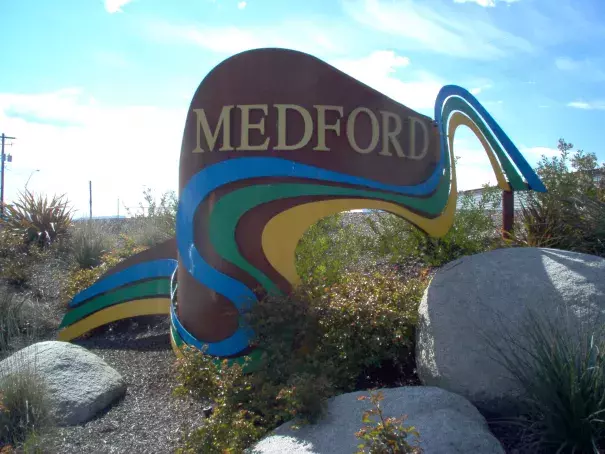 Welcome sign near the North end of Medford. Image:ZabMilenko 