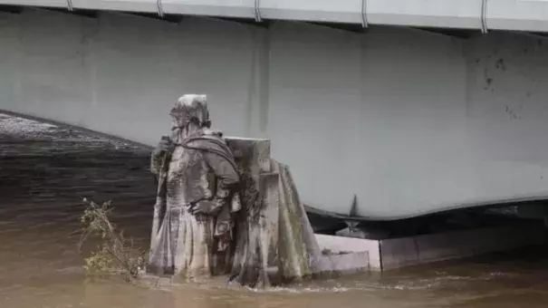 Waters are rising up the Zouave statue in Paris. The 1910 floods reached his shoulders. Photo: Reuters