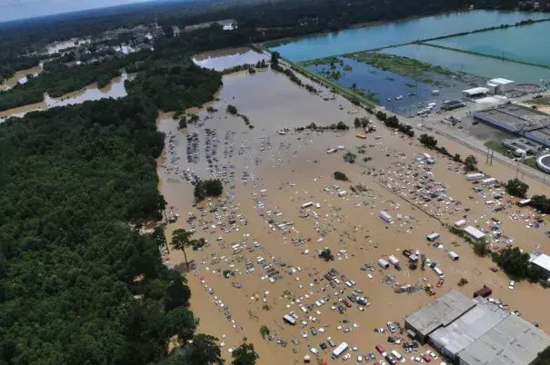 In this Aug. 15, 2016 U.S. Coast Guard handout photo, flooded areas of Baton Rouge, Louisiana, are seen from the air. Photo: Melissa Leake/AFP/Getty Images