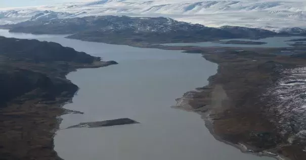 Lake Tasersiaq with the Greenland ice sheet in the background. Photo: Asiaq Greenland Survey