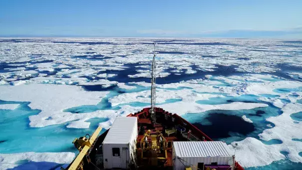 Canadian coast guard icebreaker Amundsen breaks through ice in Peel Sound in the Canadian Arctic. Photo: Alice Li, The Washington Post