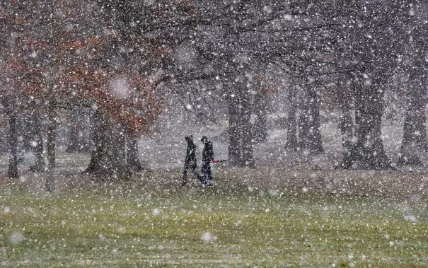 People cross Flagstaff Hill as snow falls in Schenley Park in the Oakland section of Pittsburgh on Tuesday, March 20, 2018. Photo: Darrell Sapp/Pittsburgh Post-Gazette via AP