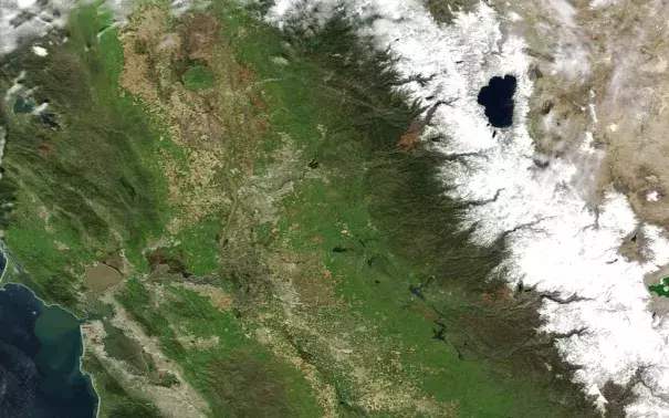 Entering April 2017, the Sierra snowpack is 164 percent of normal. That’s a big difference from a few years ago – the snowpack was 6 percent of normal in on March 29, 2015. This series of satellite images shows the snow accumulation from space at roughly the same time of year for the past five years. Photo: The Sacramento Bee